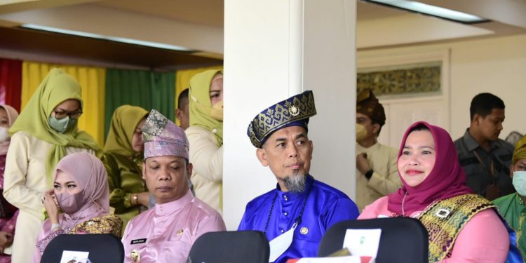 Hadiri Upacara HUT ke-65 Provinsi Riau, Bupati Kasmarni Nyatakan Pemkab Bengkalis Siap Bersinergi Wujudkan Riau Unggul