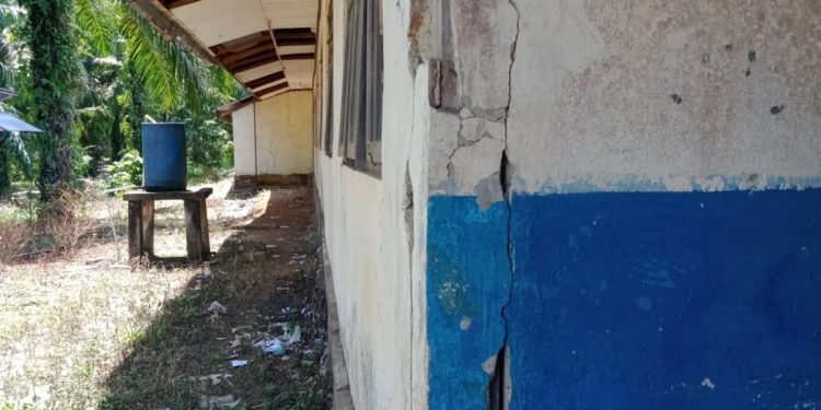 Kondisi Bangunan SD Negeri 010 Rambah Jaya Rusak Parah, Orang Tua Khawatir