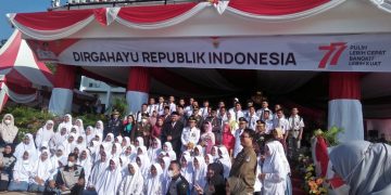Dipimpin Bupati Sukiman, Pemkab Rohul Laksanakan Upacara Peringatan HUT Ke-77 RI, Bagikan 10 Ribu Bendera