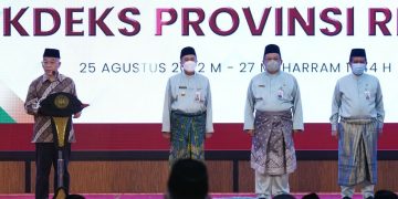 Disaksikan Wapres RI, Gubri Syamsuar Dilantik Sebagai Ketua KDEKS Riau