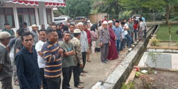 Seribuan Warga Sialang Jaya Minta Datangi Kantor Camat Rambah, Minta Kejelasan Kasus Mantan Kades