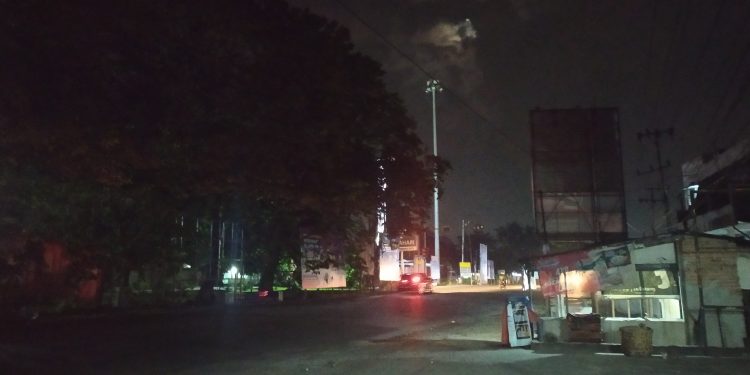 Legend Simpang Pokok Jengkol Duri, Gelap dimalam Hari