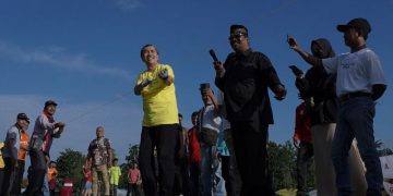 Festival Layangan Kuau Resmi Digelar, Gubri Ikut Serta Tarik Layangan