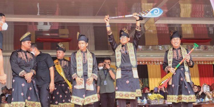 Festival Pacu Jalur Event Nasional di Tepian Narosa Resmi Dibuka Menteri Sandiaga Uno