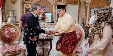 Gubri Syamsuar Jemput Mantan Gubernur untuk Hadiri Hari Jadi ke-65 Riau