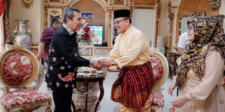 Gubri Syamsuar Jemput Mantan Gubernur untuk Hadiri Hari Jadi ke-65 Riau
