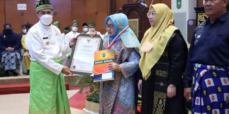Hari Jadi ke 65, 12 Tokoh Pejuang Raih Penghargaan dari Pemprov Riau