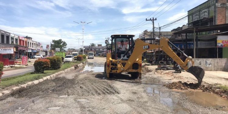 PUPR Riau Perbaiki Jalan Provinsi di Ujung Batu