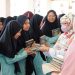 116 Santriwati Menerima Al Quran Gratis