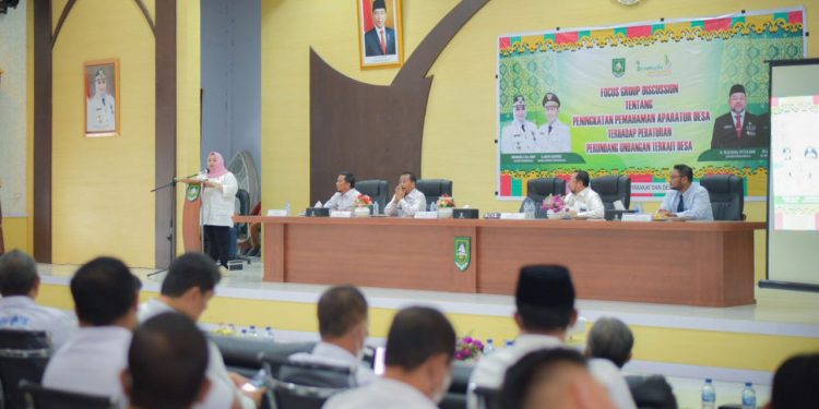 Buka FGD di Pinggir, Bupati Kasmarni Tegaskan Kades Lebih Proaktif