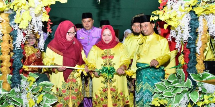 Kunjungi Stand Bazar MTQ, Bupati Minta Promosi Digitalisasi Produk UMKM Lebih Gencar