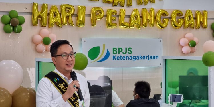 Peringati Hari Pelanggan, BPJamsotek Duri Serahkan Santunan, Bingkisan dan Cinderamata