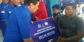 Hadiri Perayaan HUT Demokrat ke 21 di Rohil, Anggota DPR RI Achmad Serahkan 300 Paket Sembako