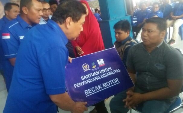Hadiri Perayaan HUT Demokrat ke 21 di Rohil, Anggota DPR RI Achmad Serahkan 300 Paket Sembako