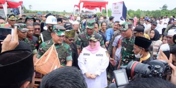 Bupati Bengkalis Dampingi KASAD TNI RI Launching Program Ketahanan Pangan di desa Kesumbo Ampai