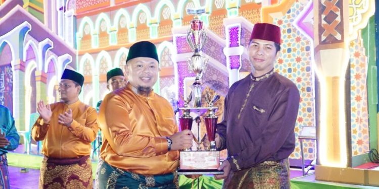 Ditutup Camat Mandau, Kelurahan Air Jamban Juarai MTQ ke ke-47