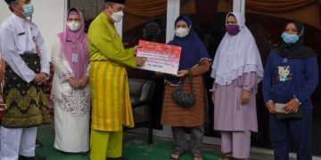 Gubri Syamsuar Salurkan BLT BBM Untuk 268 Ribu KPM