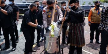Polda Riau Musnahkan 243 Kg Sabu dan 405.527 Butir Ekstasi dari Jaringan Internasional