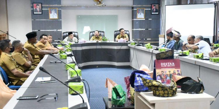 Lestarikan Khazanah Budaya, Pemkab Bengkalis Buat Regulasi Tentang Berpakaian Melayu dan Tanjak