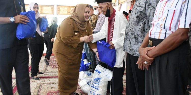 Hadiri Pelantikan PWRI Bengkalis, Bupati Kasmarni Pesan Kepada ASN untuk Teladani Kinerja dan Karya Purna ASN