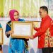 Raih Teladan III Bunda PAUD Nasional, Dewi Asdinar Harumkan Nama Riau ke Kancah Nasional