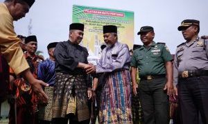 Gubri Syamsuar Lakukan Peletakan Batu Pertama Pembangunan Masjid di Bengkalis