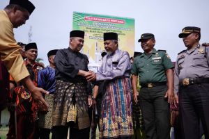 Gubri Syamsuar Lakukan Peletakan Batu Pertama Pembangunan Masjid di Bengkalis