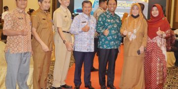 Dibuka Gubernur Riau, Wabup Rohil Hadiri Rapat Koordinasi REGSOSEK di Pekanbaru