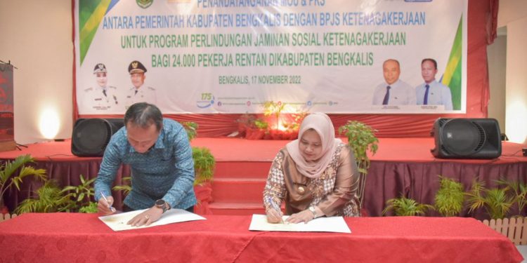 Lindungi Puluhan Ribu Pekerja Rentan, BPJS Ketenagakerjaan dan Pemkab Bengkalis Lakukan Penandatanganan MoU