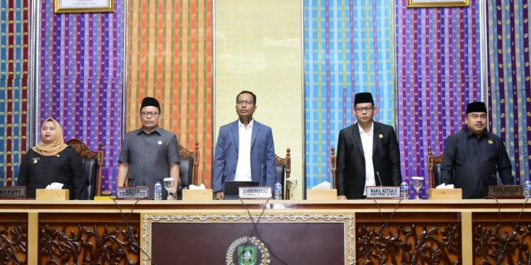 Ranperda Pajak Daerah dan Retribusi Daerah Disetujui, Bupati Kasmarni Ucapkan Terima Kasih