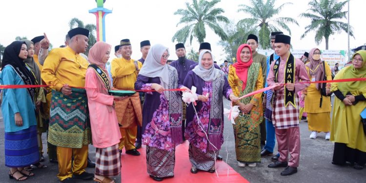 11 Stand Bazar MTQ ke- 47 Tingkat Kabupaten Bengkalis Diresmikan Bupati Kasmarni