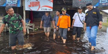 Wabup Bagus Santoso  Kunjungi Warga Terdampak Banjir di Dusun Cempedak Desa Lubuk Gaung