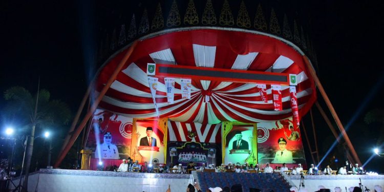 Ribuan Masyarakat Sholawat dan Doa Bersama Untuk Keselamatan Negeri Junjungan