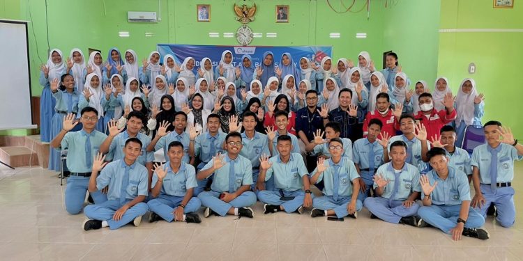 Elnusa ‘CSR Goes to Community’ Sharing Knowledge First Aid dan Basic Safety di SMAN 4 Mandau