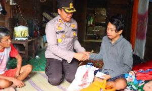 Kapolres Inhu Datangi Warga Suku Talang Mamak yang Diterkam Beruang