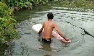 Warga Temukan ‘Pocong’ Terapung di Air Parit, Begini Penjelasan Polisi