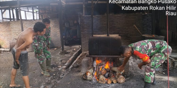 Implementasikan Arahan Dandim Rohil, 3 Personil Koramil 05 / RM Lakukan Pendampingan UMKM Tahu Tempe
