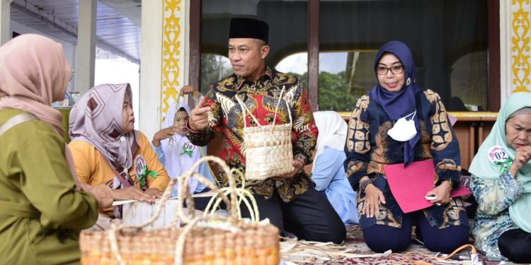 Peringati Hari Ibu, TP PKK Bengkalis Gelar Sosialisasi Kesehatan Lansia dan Lomba Kreasi Barang Bekas