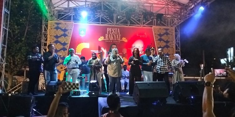 Ribuan Masyarakat Ramaikan Pesta Rakyat di Halaman Kantor Camat Mandau