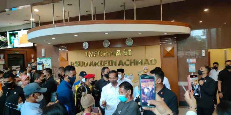Kunker ke Provinsi Riau Presiden Jokowi Tinjau RSUD Arifin Achmad dan Pasar Bawah