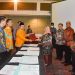 Rakor Pelaksanaan ABPD 2023, Bupati Kasmarni Serahkan DPA ke SKPD