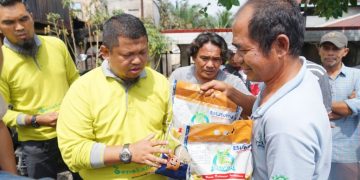 Camat Riki Antarkan Bantuan untuk Korban Kebakaran Alhamra Duri