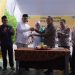 Gubri Syamsuar-Bupati Adil Potong Tumpeng Bersama di Kenduri Desa Mantiasa