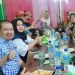 Ngopi Bareng di Kedai Kopi, Ini Cara Bupati Kasmarni Dekat Dengan Masyarakatnya