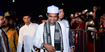 Ribuan Masyarakat Padati Lapangan Desa Bumbung Sambut Kedatangan UAS