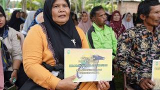 Gubri Serahkan Alsintan Kepada Petani Padi