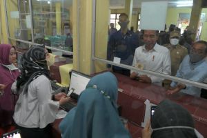 Presiden Jokowi Cek Poli dan Pelayanan Kesehatan RSUD Arifin Achmad