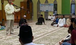 Sholat Subuh di Inhu, Gubri ajak Jamaah Masjid Raya Ar Rahman Jalankan Ekonomi Syariah