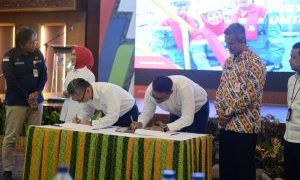 Tingkatkan SDM Riau, PHR Tandatangani MoU Program Penyaluran Beasiswa Prestasi