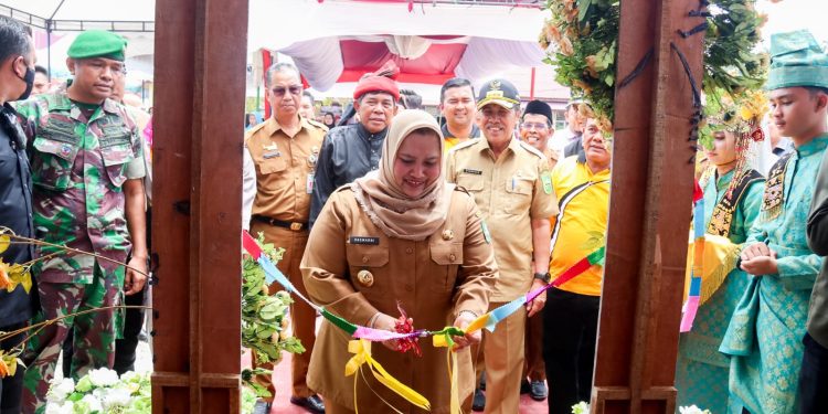 Bupati Kasmarni Hadiri Pembukaan Turnamen Volly Ball SMANSIX Cup Gubernur Riau